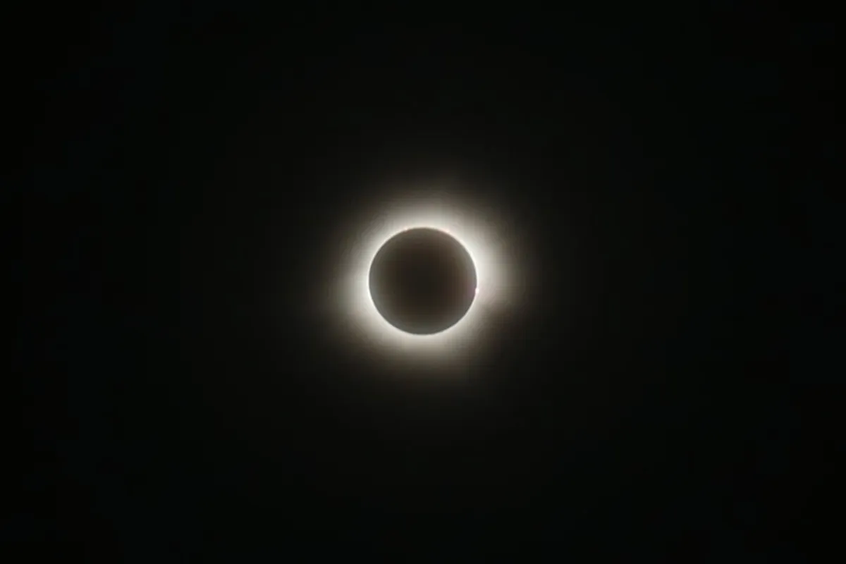 the-total-solar-eclipse-l